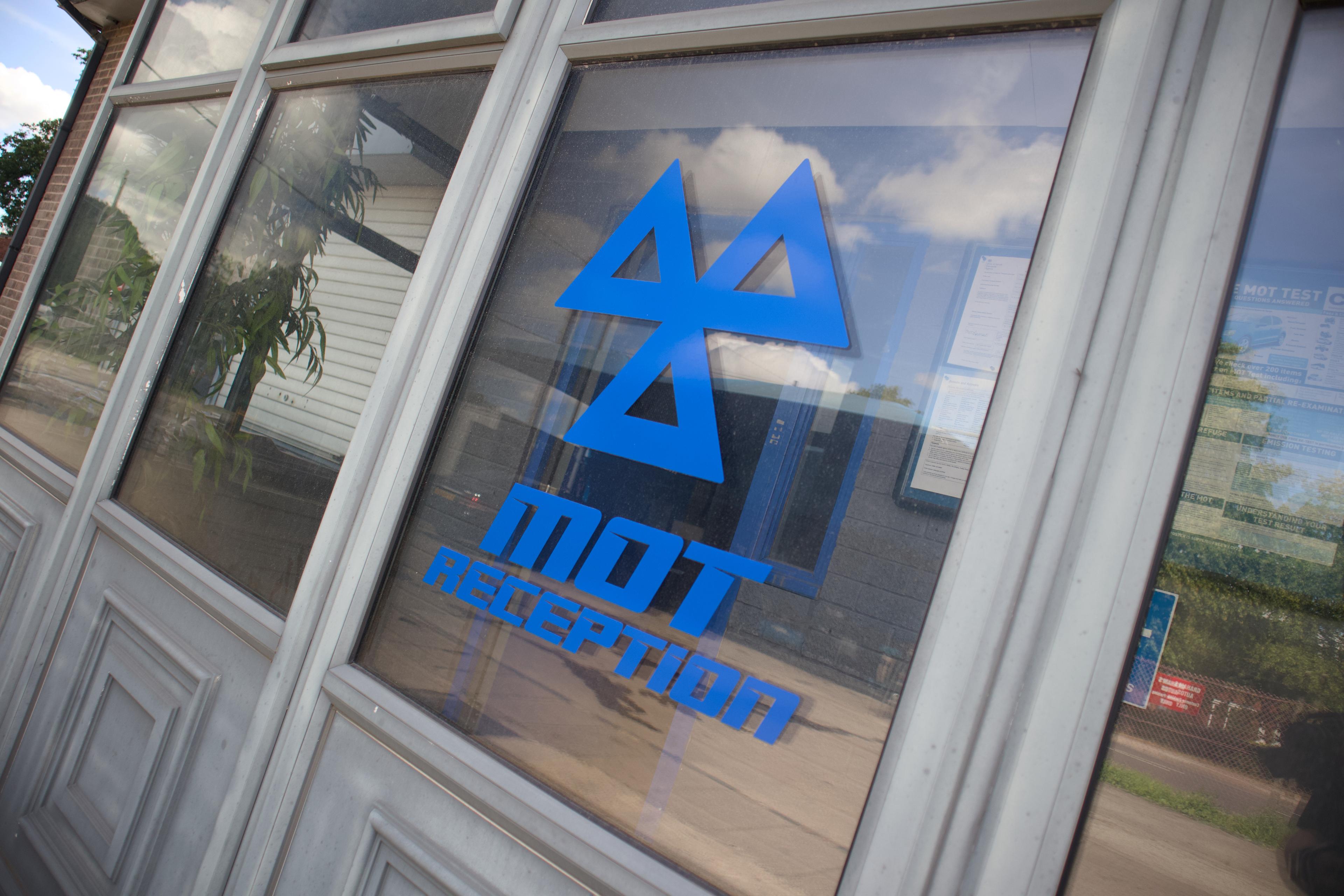 MOT reception window